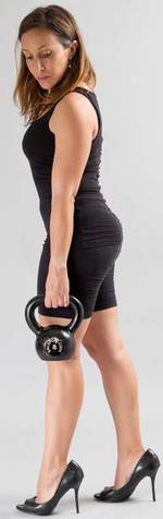 dame-met-kettlebell