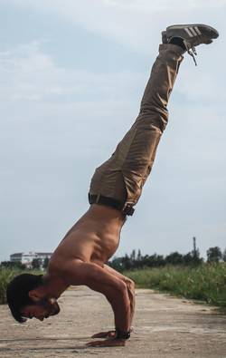 handstand-buiten