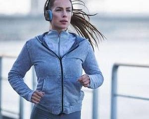 koptelefoon-tijdens-het-sporten