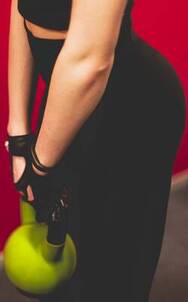 kettlebell-bilspieren