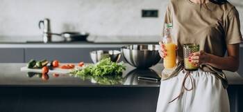 juicing-in-keuken