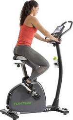 vrouw fietst op tunturi e60 hometrainer