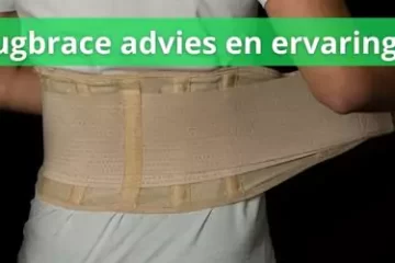 man doet beige rugbrace om