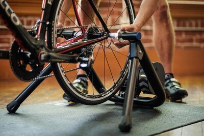 fiets_bevestigen_in_wahoo_kickr