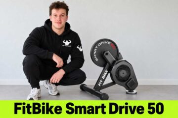 Casper naast de FitBike Smart Drive 50