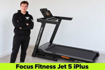 Casper naast de Focus Fitness Jet 5 iPlus