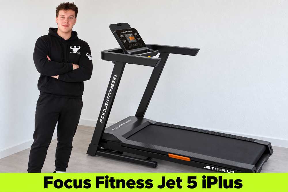 Casper naast de Focus Fitness Jet 5 iPlus