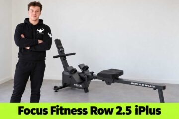 Casper naast de Focus Fitness Row 2.5 iPlus