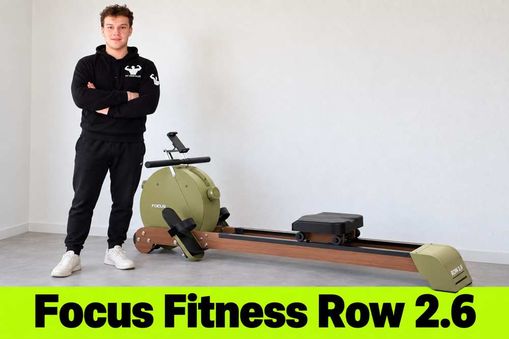 Casper naast de Focus Fitness Row 2.6