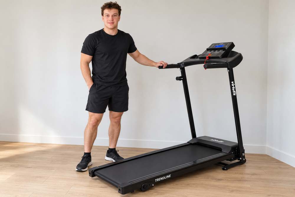 Casper naast de VirtuFit Trendline in een rustige kamer